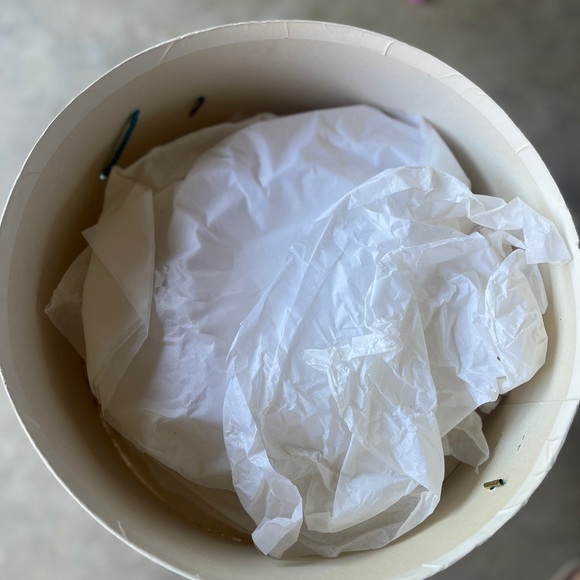 Vintage white Hat with box - Picture 3 of 9